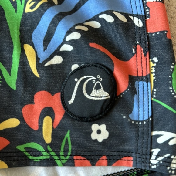Men’s Quicksilver Highline boardshorts - Picture 2 of 7